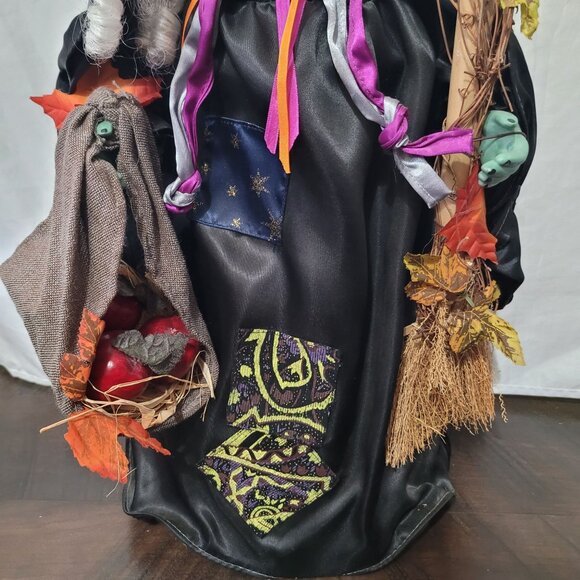 Halloween Witch Sorciere Decoration With Hat & Broom - Picture 8 of 12